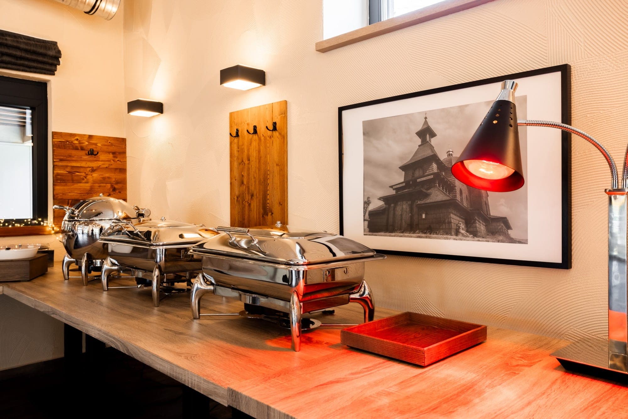 Velký sál — mramorový stůl