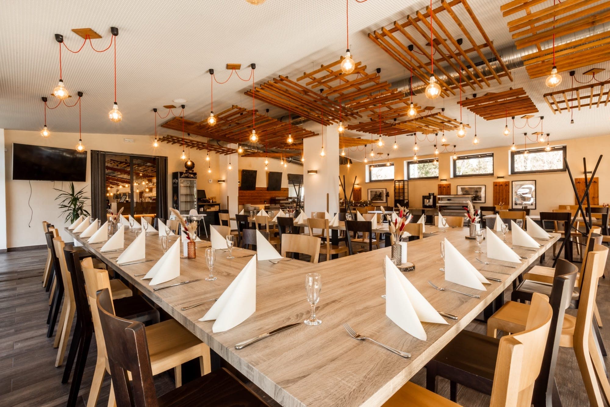 Velký sál — lustr